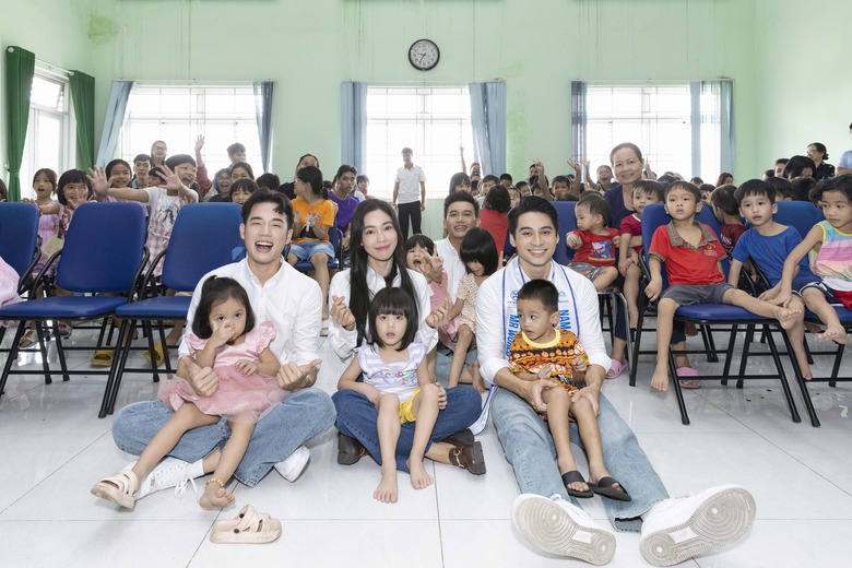 Nam vương Việt Nam về nơi ở cũ của Pax Thiên, nghe tâm sự của ông bố có 200 con nhỏ- Ảnh 1. Nam vương Việt Nam về nơi ở cũ của Pax Thiên, nghe tâm sự của ông bố có 200 con nhỏ- Ảnh 1.