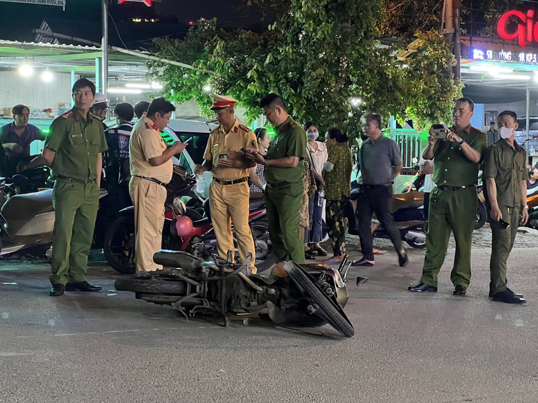 Ng&atilde; xe m&aacute;y trượt d&agrave;i dưới dốc cầu, người đ&agrave;n &ocirc;ng tử vong tại chỗ- Ảnh 3.