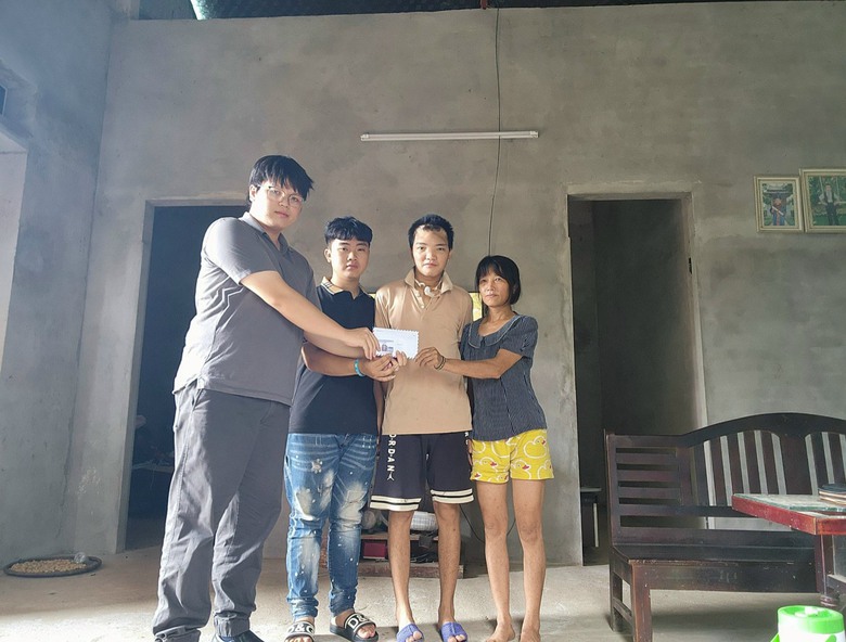 Bạn đọc gửi tiền hỗ trợ cậu b&eacute; "gồng g&aacute;nh mẹ bệnh, anh tai nạn"- Ảnh 2.