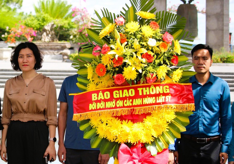 Cục Đường bộ, Báo Giao thông tri ân các Anh hùng liệt sỹ, TNXP ngành GTVT- Ảnh 3. Cục Đường bộ, Báo Giao thông tri ân các Anh hùng liệt sỹ, TNXP ngành GTVT- Ảnh 3.