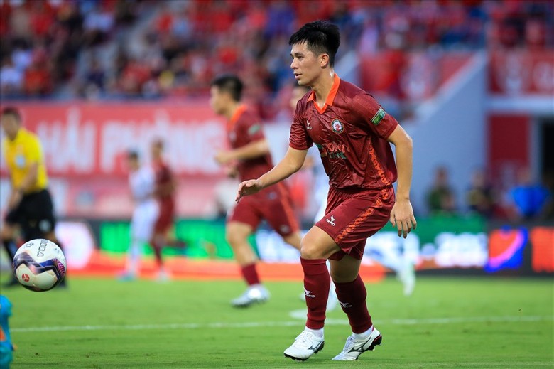 "Chuy&ecirc;n gia săn t&acirc;y" cập bến đội b&oacute;ng nh&agrave; gi&agrave;u V-League?- Ảnh 1.