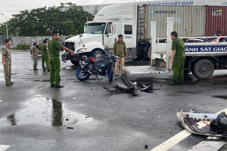 Công an tìm nhân chứng vụ tai nạn giao thông khiến 1 người tử vong ở Mê Linh, Hà Nội- Ảnh 1. Công an tìm nhân chứng vụ tai nạn giao thông khiến 1 người tử vong ở Mê Linh, Hà Nội- Ảnh 1.