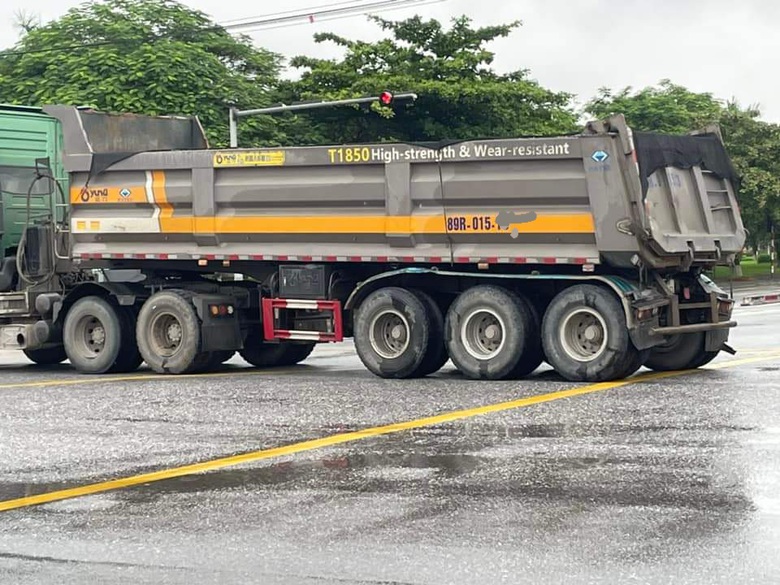 Xe m&aacute;y cắt mặt xe đầu k&eacute;o tr&ecirc;n QL38B, người đ&agrave;n &ocirc;ng tử vong- Ảnh 2.