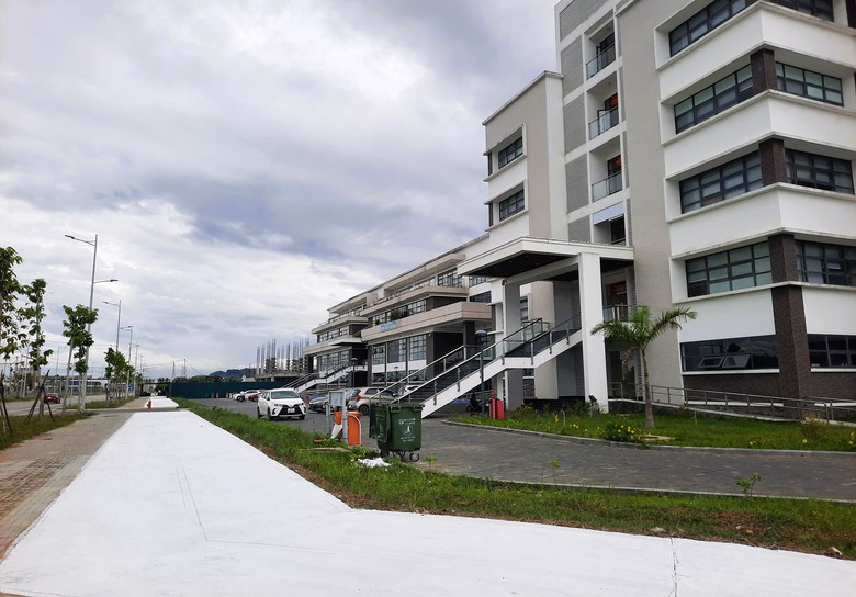 Huế sơn xanh, mở l&agrave;n đường d&agrave;nh ri&ecirc;ng cho xe đạp tr&ecirc;n vỉa h&egrave;- Ảnh 3.