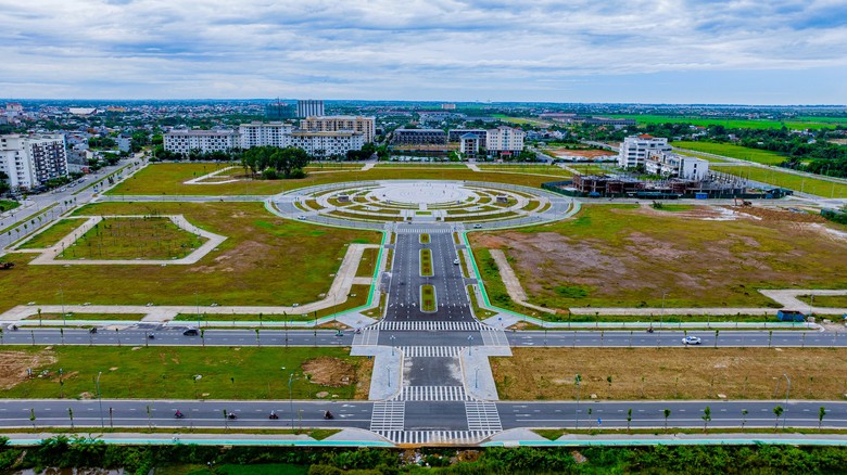 Huế sơn xanh, mở l&agrave;n đường d&agrave;nh ri&ecirc;ng cho xe đạp tr&ecirc;n vỉa h&egrave;- Ảnh 8.