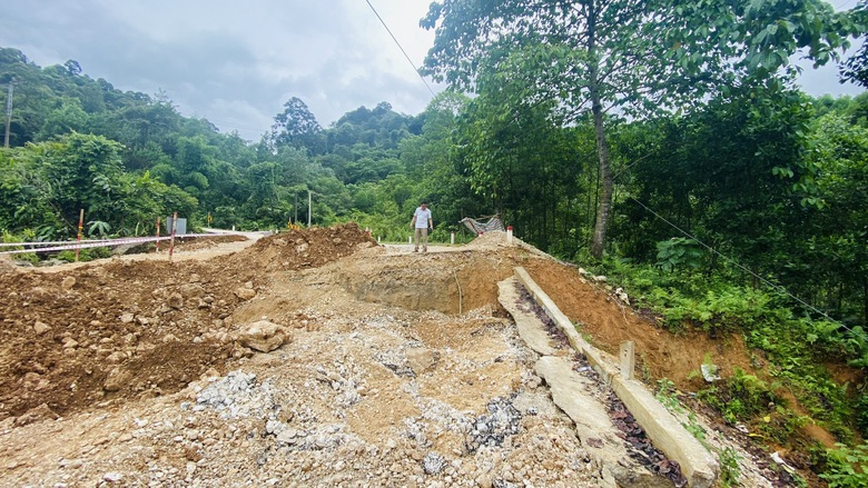 Đ&oacute;ng đường qua vị tr&iacute; sụt l&uacute;n tr&ecirc;n QL16, phương tiện đi lại thế n&agrave;o?- Ảnh 1.