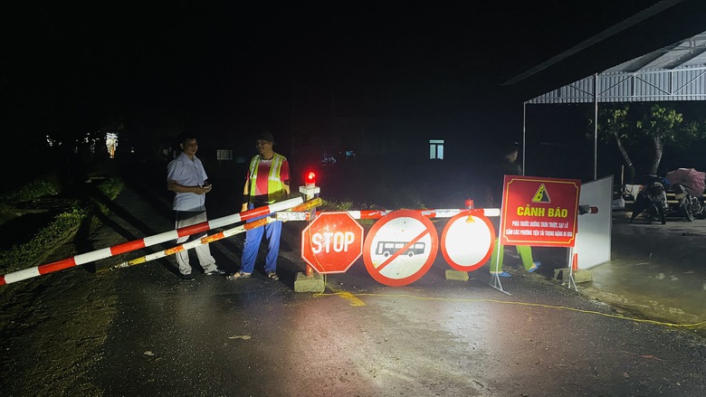 Đ&oacute;ng đường qua vị tr&iacute; sụt l&uacute;n tr&ecirc;n QL16, phương tiện đi lại thế n&agrave;o?- Ảnh 3.