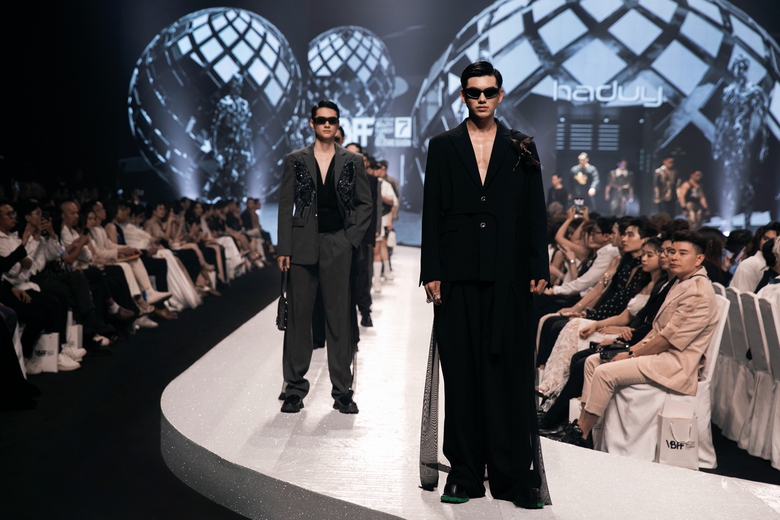 Th&iacute; sinh mồ c&ocirc;i của Mr World Vietnam: T&ocirc;i sống nhờ t&igrave;nh thương bạn b&egrave;, cậu mợ v&agrave; h&agrave;ng x&oacute;m- Ảnh 6.