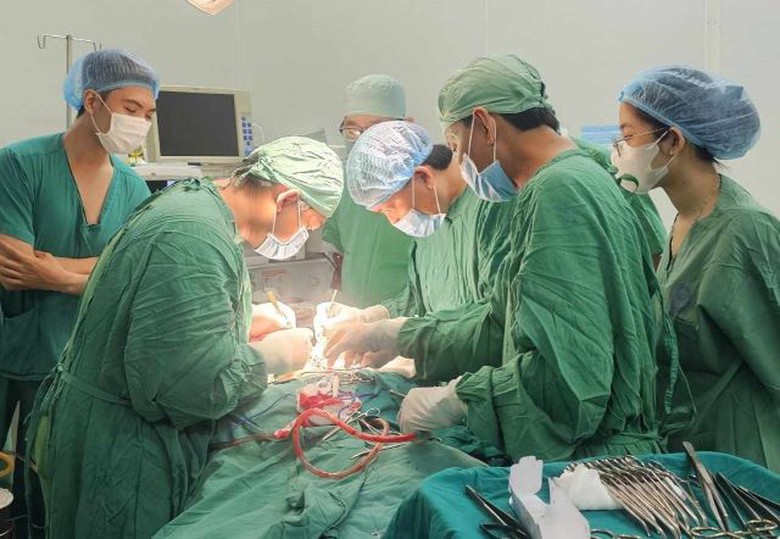 Người đ&agrave;n &ocirc;ng su&yacute;t mất mạng v&igrave; cuốc đất tr&uacute;ng vi&ecirc;n đạn- Ảnh 1.