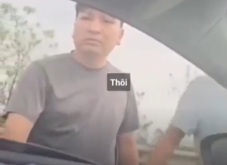 X&aacute;c minh vụ thầy dạy l&aacute;i xe chặn đường, xịt hơi cay v&agrave;o t&agrave;i xế ở Th&aacute;i B&igrave;nh- Ảnh 1.