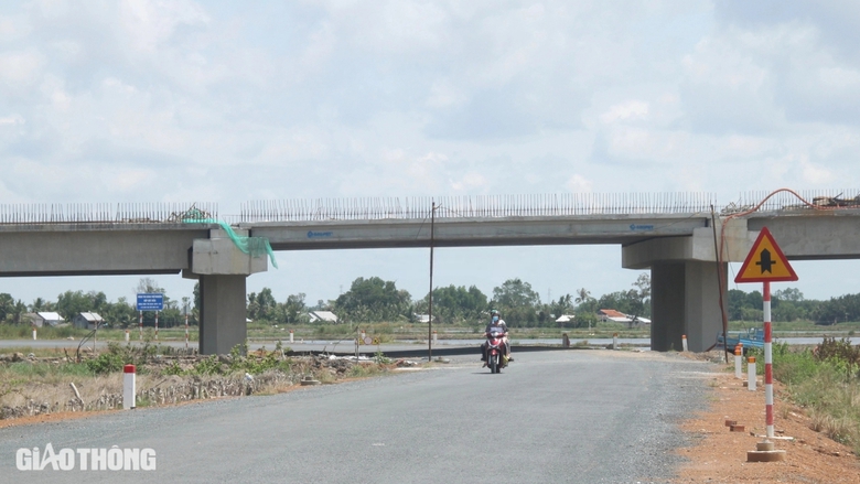C&aacute;t biển sắp về đến cao tốc Cần Thơ - C&agrave; Mau- Ảnh 10.