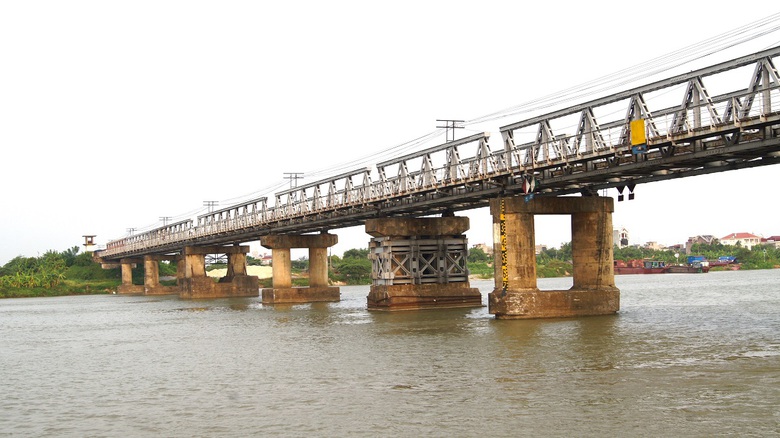 Cần 425 tỷ đồng sửa chữa hai cầu đường sắt Long Bi&ecirc;n, Ph&uacute; Lương- Ảnh 2.