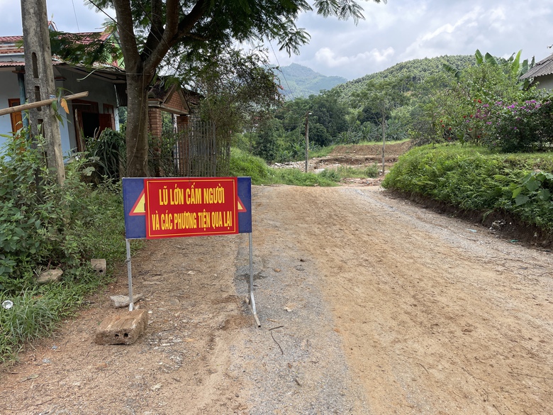 Cả x&atilde; bị c&ocirc; lập v&igrave; ph&aacute; cầu cũ m&agrave; chậm x&acirc;y cầu mới- Ảnh 6.