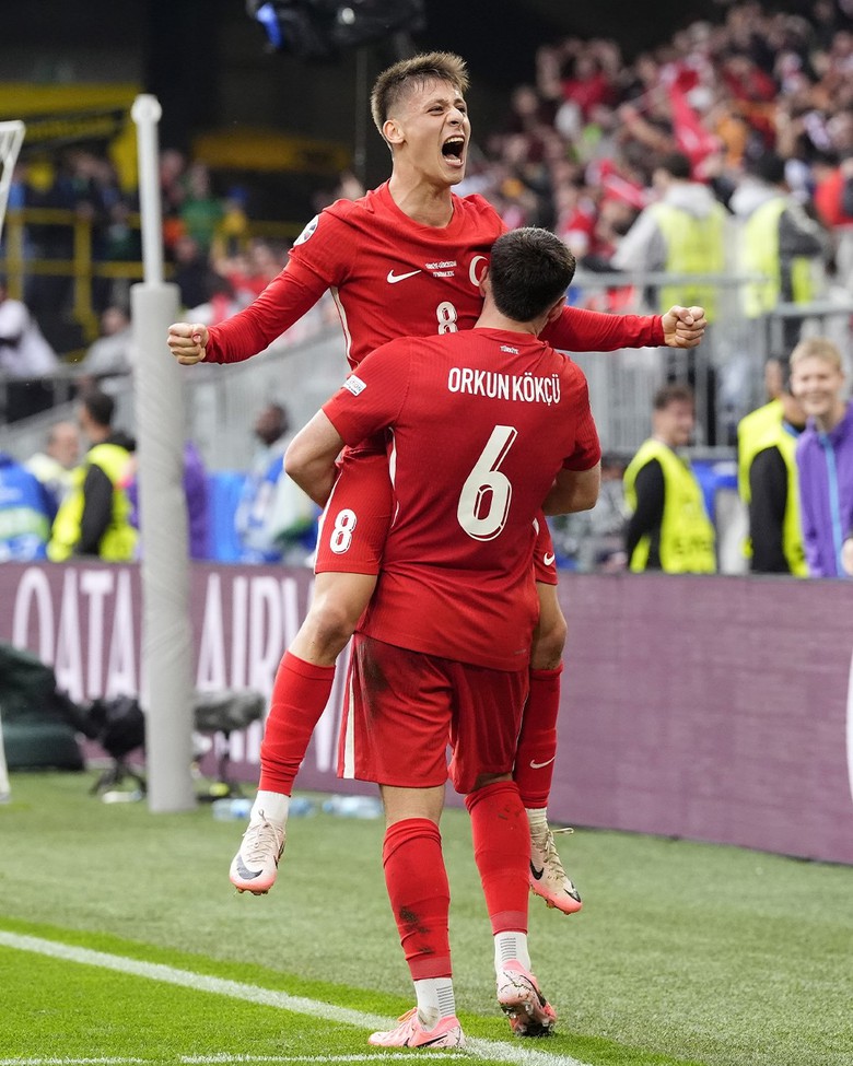 Đội h&igrave;nh ra s&acirc;n &Aacute;o vs Thổ Nhĩ Kỳ: Chơi tất tay v&igrave; mục ti&ecirc;u đi tiếp- Ảnh 1.