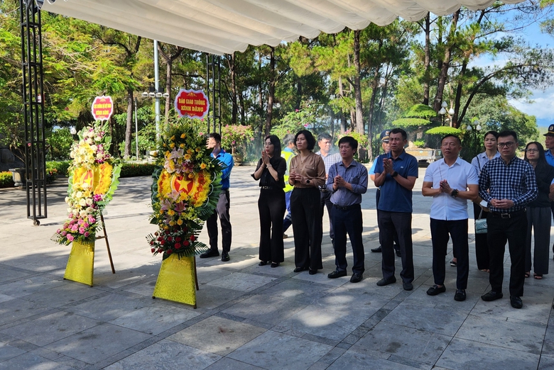 Cục Đường bộ, Báo Giao thông tri ân các Anh hùng liệt sỹ, TNXP ngành GTVT- Ảnh 4. Cục Đường bộ, Báo Giao thông tri ân các Anh hùng liệt sỹ, TNXP ngành GTVT- Ảnh 4.