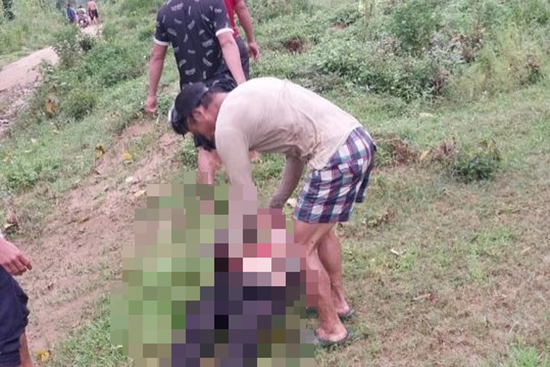 10 phụ nữ nắm tay nhau qua suối, 2 người chết v&agrave; mất t&iacute;ch- Ảnh 2.