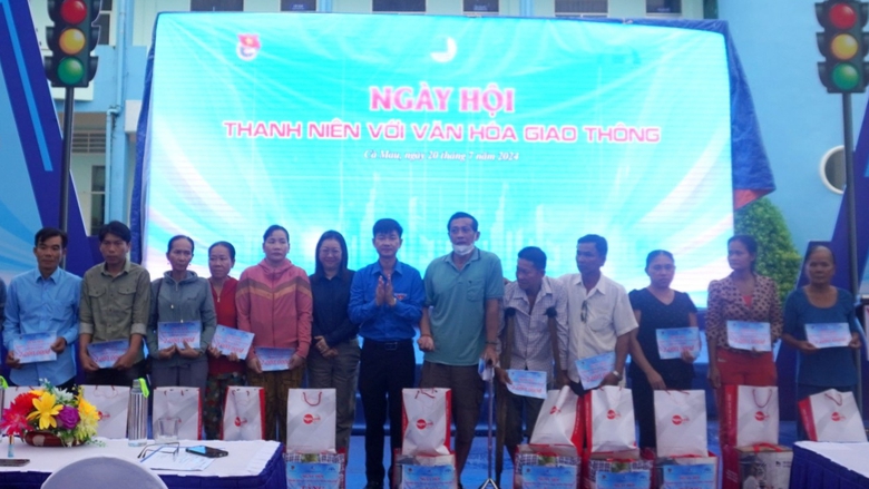 Ngày hội Thanh niên với Văn hóa giao thông năm 2024 ở Cà Mau- Ảnh 3. Ngày hội Thanh niên với Văn hóa giao thông năm 2024 ở Cà Mau- Ảnh 3.