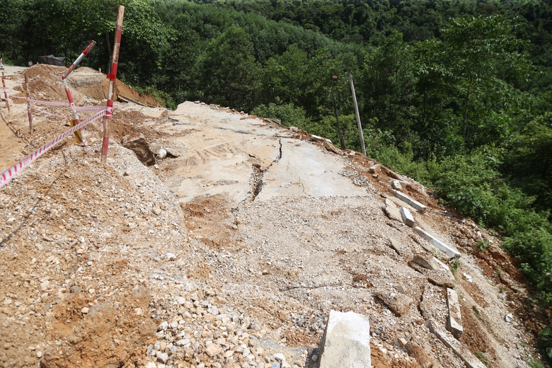 Sụt trượt tại dốc Chuối, quốc lộ 16 qua Nghệ An được xử l&yacute; thế n&agrave;o?- Ảnh 1.