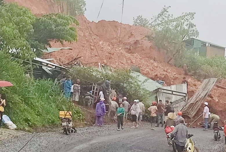 Lại sạt lở đất đ&egrave; sập nh&agrave; b&ecirc;n QL27 qua L&acirc;m Đồng, hai người thương vong- Ảnh 2.