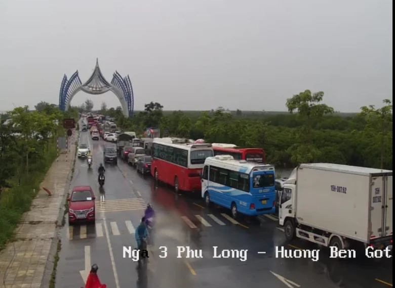 Nhiều kh&aacute;ch sạn ở C&aacute;t B&agrave; giảm, miễn ph&iacute; ph&ograve;ng cho du kh&aacute;ch mắc kẹt v&igrave; mưa b&atilde;o- Ảnh 2.