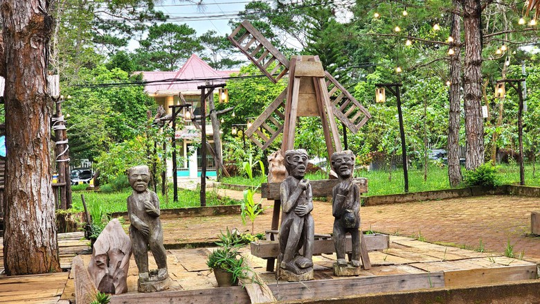 Độc đ&aacute;o vườn tượng tr&ecirc;n cao nguy&ecirc;n Măng Đen- Ảnh 6.