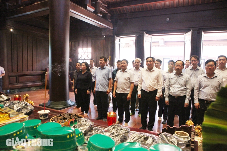 Bộ trưởng Bộ GTVT dâng hương, tri ân các Anh hùng liệt sĩ tại Điện Biên- Ảnh 4. Bộ trưởng Bộ GTVT dâng hương, tri ân các Anh hùng liệt sĩ tại Điện Biên- Ảnh 4.