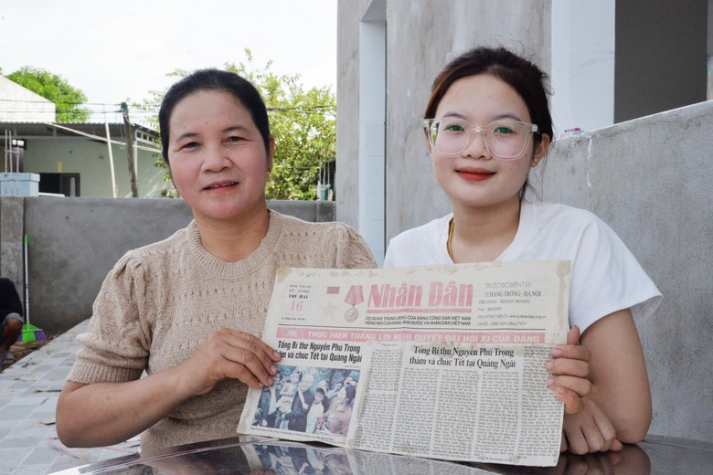 Gặp c&ocirc; b&eacute; l&agrave;ng biển được Tổng B&iacute; thư Nguyễn Ph&uacute; Trọng bế tr&ecirc;n tay 12 năm trước- Ảnh 2.