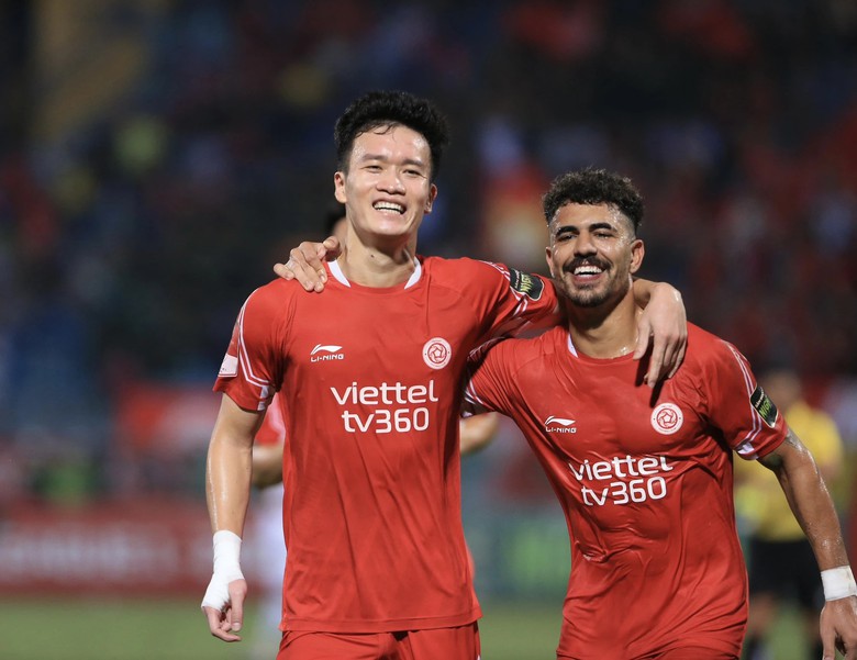 Sau bản hợp đồng kỷ lục, QBV Việt Nam tiết lộ bất ngờ về việc xuất ngoại thi đấu- Ảnh 1. Sau bản hợp đồng kỷ lục, QBV Việt Nam tiết lộ bất ngờ về việc xuất ngoại thi đấu- Ảnh 1.