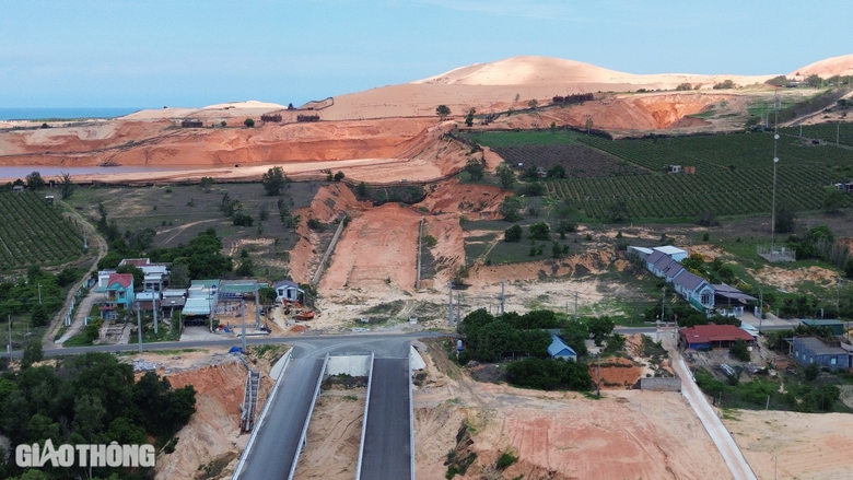 Đường ven biển Phan Thiết - K&ecirc; G&agrave; vướng mỏ ti tan, chậm tiến độ- Ảnh 3.