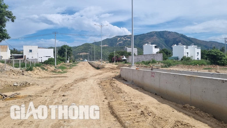 Kh&aacute;nh H&ograve;a: Hơn 700m đường, thi c&ocirc;ng gần 4 năm vẫn ngổn ngang- Ảnh 11.