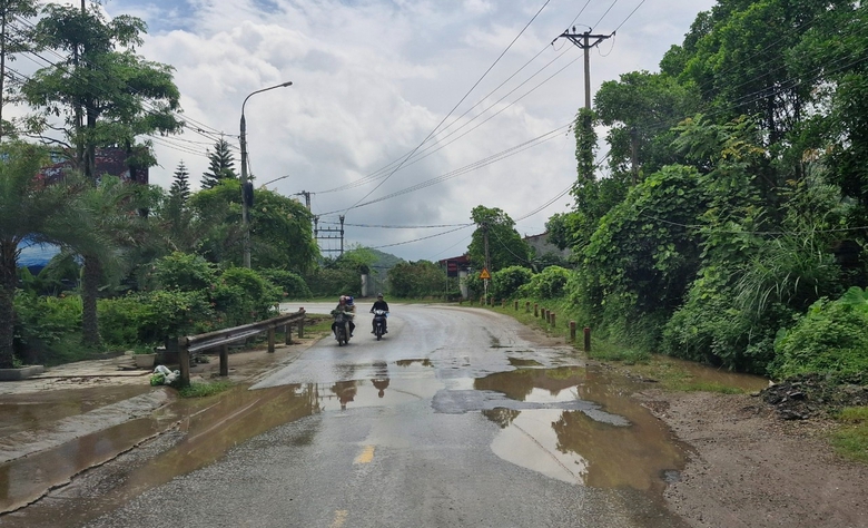 Xe qu&aacute; tải phục vụ nạo v&eacute;t l&ograve;ng hồ N&uacute;i Cốc, Th&aacute;i Nguy&ecirc;n- Ảnh 2.