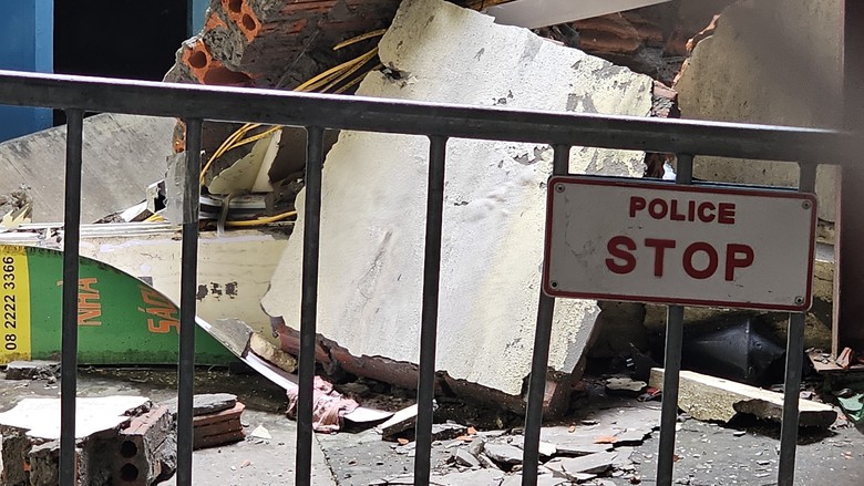 Bất an cuộc sống b&ecirc;n "hố tử thần" s&acirc;u hoắm giữa khu d&acirc;n cư ở H&agrave; Nội- Ảnh 11.