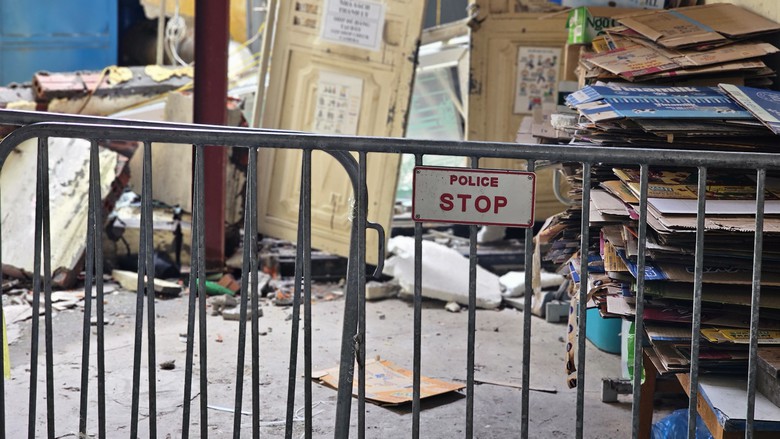 Bất an cuộc sống b&ecirc;n "hố tử thần" s&acirc;u hoắm giữa khu d&acirc;n cư ở H&agrave; Nội- Ảnh 10.