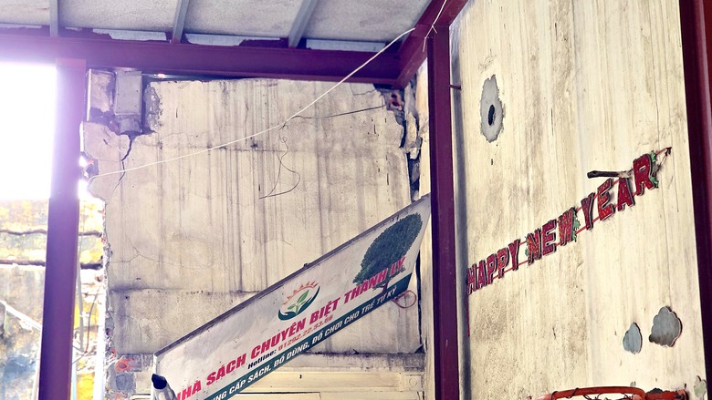 Bất an cuộc sống b&ecirc;n "hố tử thần" s&acirc;u hoắm giữa khu d&acirc;n cư ở H&agrave; Nội- Ảnh 8.