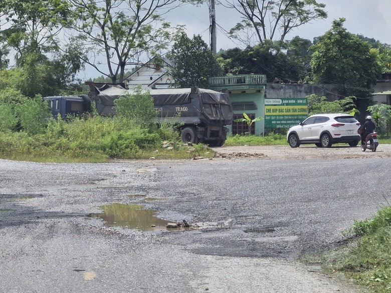 Xe qu&aacute; tải phục vụ nạo v&eacute;t l&ograve;ng hồ N&uacute;i Cốc, Th&aacute;i Nguy&ecirc;n- Ảnh 4.