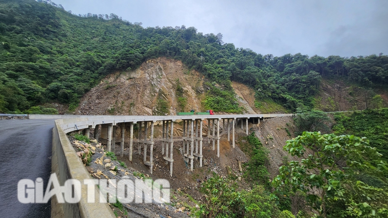 79 ngày đêm vượt khó đưa dự án quốc lộ 8A về đích- Ảnh 3. 79 ngày đêm vượt khó đưa dự án quốc lộ 8A về đích- Ảnh 3.