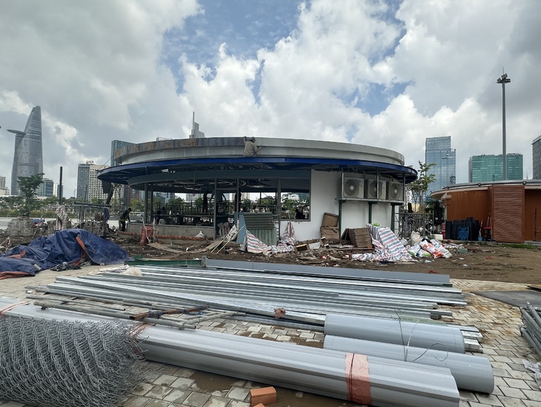 Bờ sông Sài Gòn sẽ trồng thêm hàng nghìn cây hoa hướng dương phục vụ lễ 2/9- Ảnh 8. Bờ sông Sài Gòn sẽ trồng thêm hàng nghìn cây hoa hướng dương phục vụ lễ 2/9- Ảnh 8.