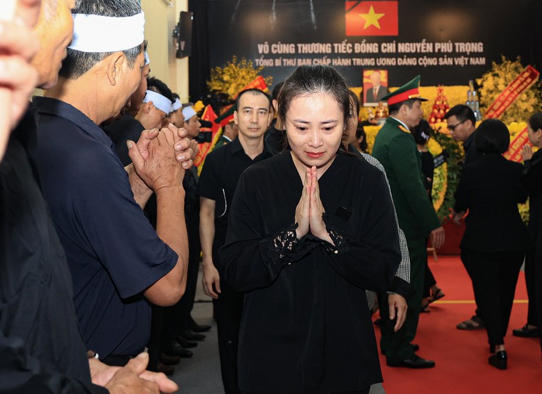 Nghẹn ng&agrave;o lễ viếng Tổng B&iacute; thư Nguyễn Ph&uacute; Trọng tại qu&ecirc; nh&agrave;- Ảnh 10.