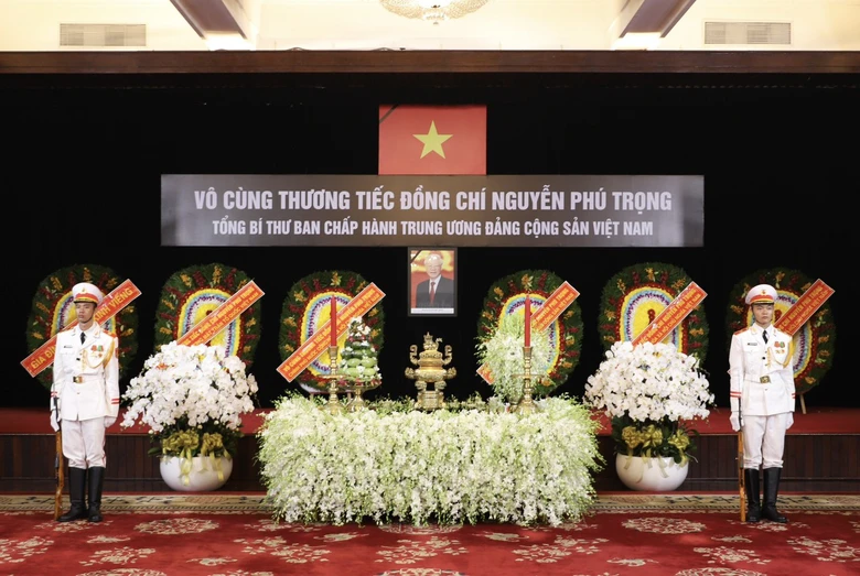 Những d&ograve;ng sổ tang x&uacute;c động từ TP.HCM tiễn biệt Tổng B&iacute; thư Nguyễn Ph&uacute; Trọng- Ảnh 4.