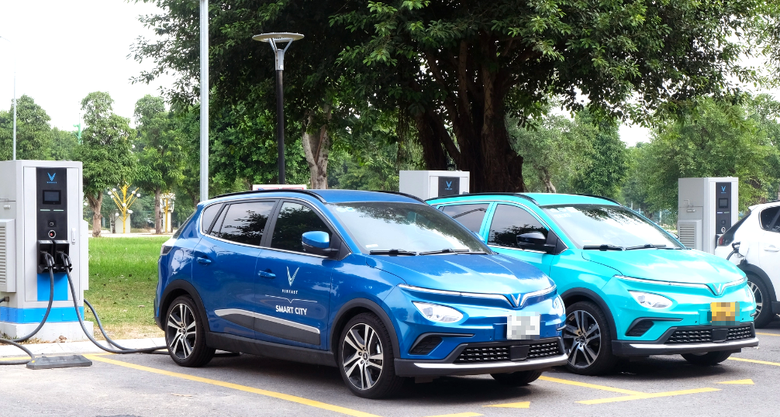 Bến xe, trạm dừng nghỉ phải c&oacute; trạm sạc cho xe điện?- Ảnh 1.