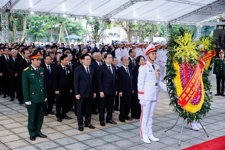 Chủ tịch nước, Thủ tướng, Chủ tịch Quốc hội x&uacute;c động ghi sổ tang Tổng B&iacute; thư- Ảnh 4.