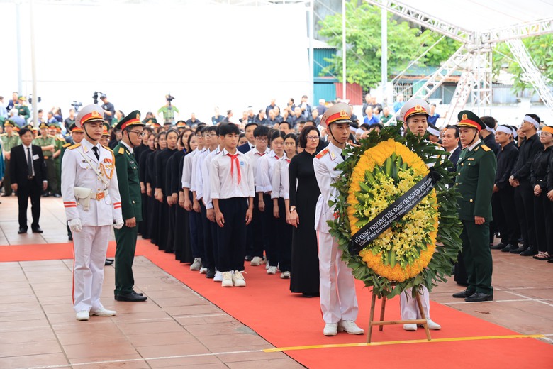 Nghẹn ng&agrave;o lễ viếng Tổng B&iacute; thư Nguyễn Ph&uacute; Trọng tại qu&ecirc; nh&agrave;- Ảnh 14.