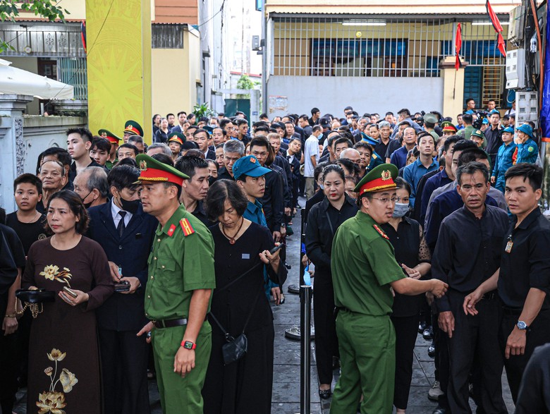 Nghẹn ng&agrave;o lễ viếng Tổng B&iacute; thư Nguyễn Ph&uacute; Trọng tại qu&ecirc; nh&agrave;- Ảnh 3.