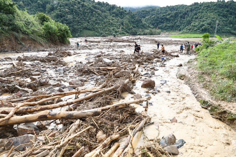 Mường Pồn tan hoang sau lũ quét kinh hoàng- Ảnh 12. Mường Pồn tan hoang sau lũ quét kinh hoàng- Ảnh 12.