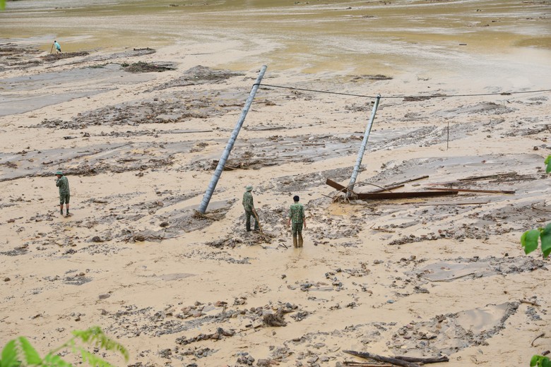 Mường Pồn tan hoang sau lũ quét kinh hoàng- Ảnh 3. Mường Pồn tan hoang sau lũ quét kinh hoàng- Ảnh 3.