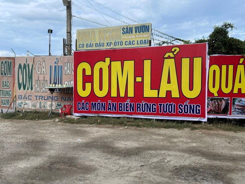 Kh&aacute;nh Ho&agrave; xử l&yacute; qu&aacute;n cơm cạnh QL1 bị tố "chặt ch&eacute;m" kh&aacute;ch h&agrave;ng- Ảnh 2.