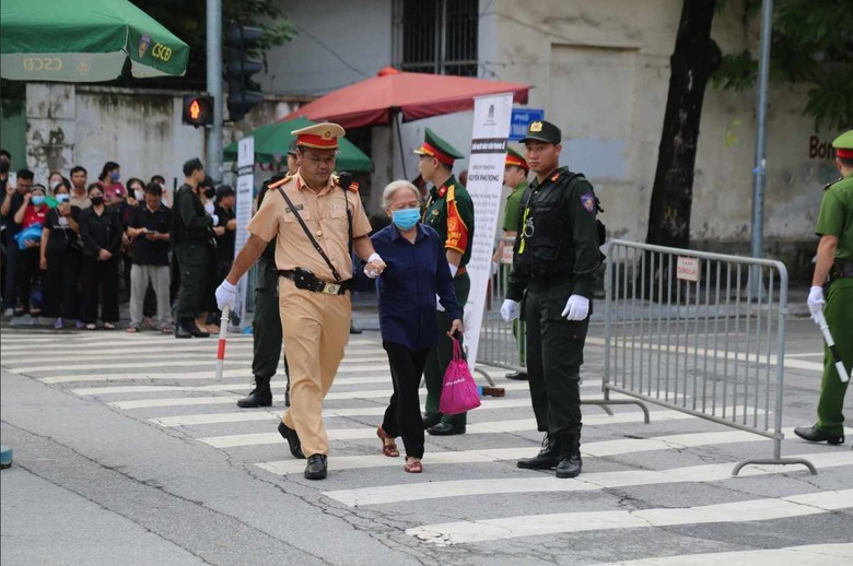 Những h&igrave;nh ảnh đậm t&igrave;nh người trong lễ Quốc tang- Ảnh 14.