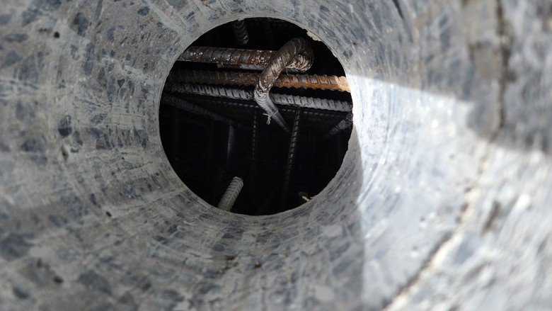 Cận cảnh sửa chữa hư hỏng b&ecirc;n trong dầm hộp cầu Tr&agrave; Kh&uacute;c- Ảnh 12.