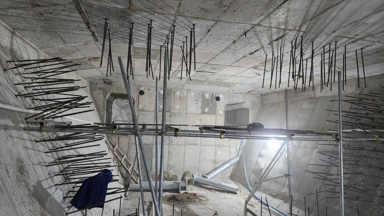 Cận cảnh sửa chữa hư hỏng b&ecirc;n trong dầm hộp cầu Tr&agrave; Kh&uacute;c- Ảnh 4.