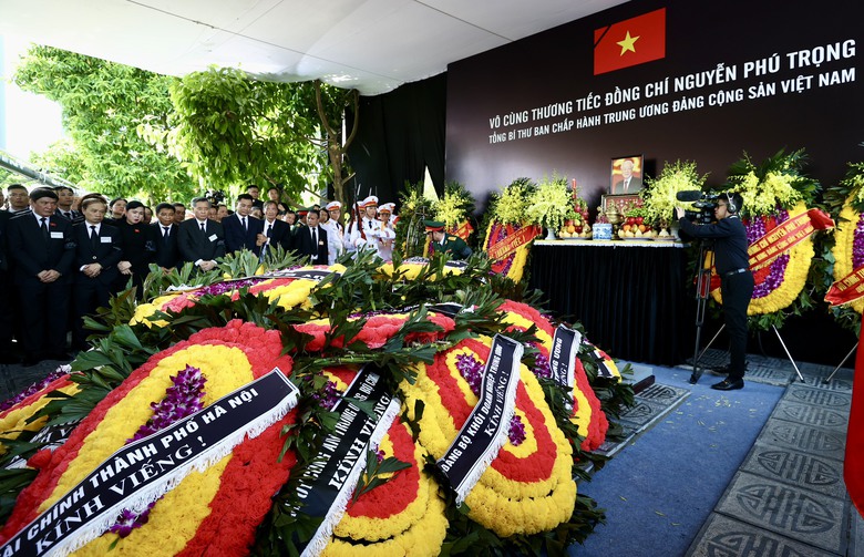 Nghẹn ng&agrave;o những h&igrave;nh ảnh tiễn biệt Tổng B&iacute; thư về nơi an nghỉ- Ảnh 4.